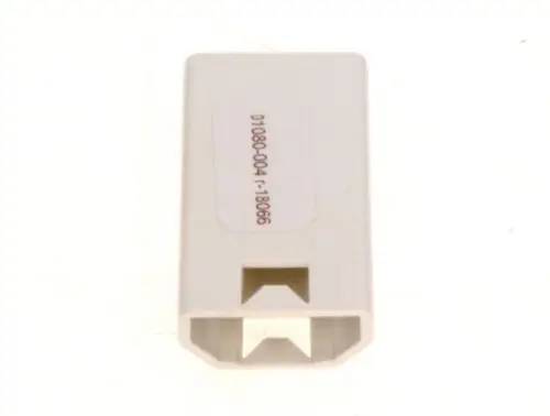 Heller Kunststoffadapter mit rechteckiger Form und eingeschnittenem Motiv, gekennzeichnet mit einer Seriennummer, vermutlich Teil eines Bosch-Produktes.